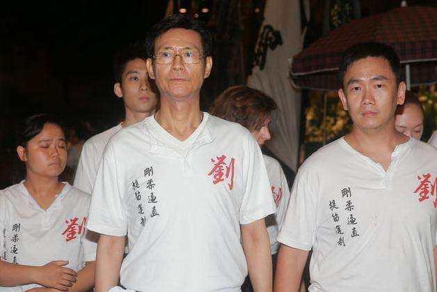 啊,比如他的得意弟子郑少秋和陈百祥,还有很多合作过的大腕演员甄子丹