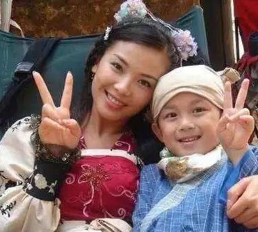 我已长大，你却未老圈内最神奇合照，网友：这是吃了不老丸？