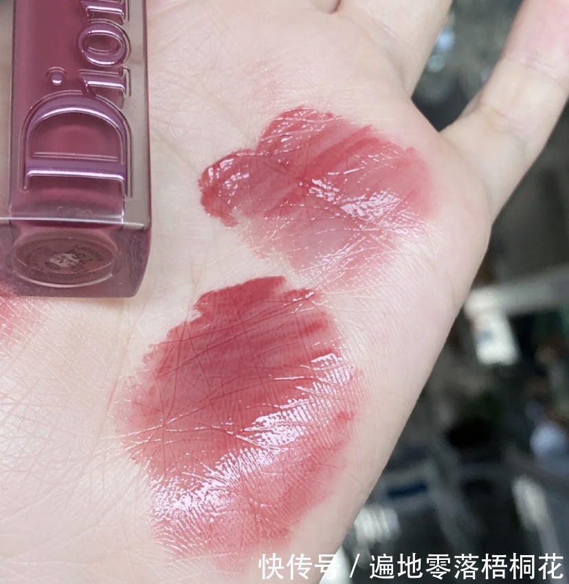 嘴巴 夏季“甜颜系”女生最爱的几支口红兰蔻288太温柔，L02绝美豆沙！