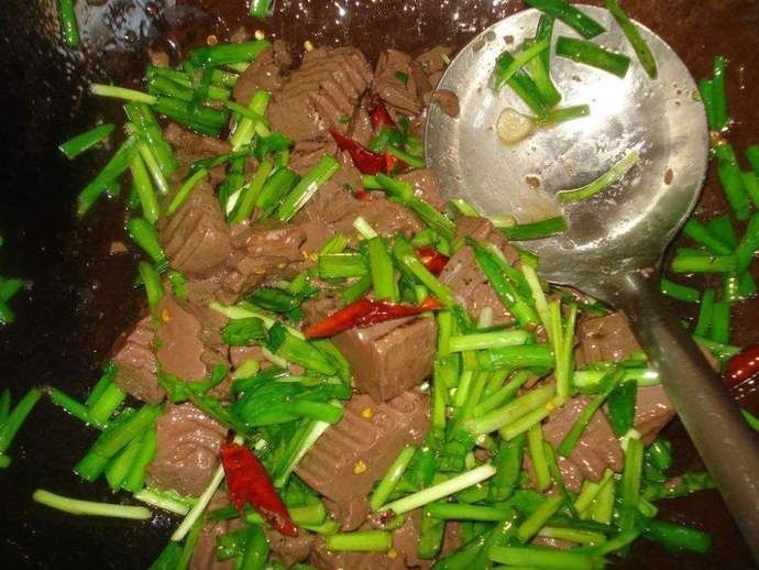 阿胶|补血吃阿胶,不如吃此菜,隔天炒一盘,补血补铁,脸色越来越红润