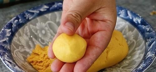 汤圆别总水煮,教你新吃法,不加水不油炸,软糯香甜吃一次忘不了