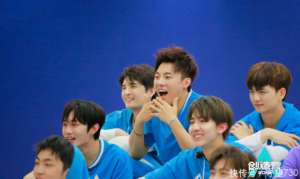 《创造营》总决赛,华晨宇空降助阵,主持人竟是比杨超越还红的她