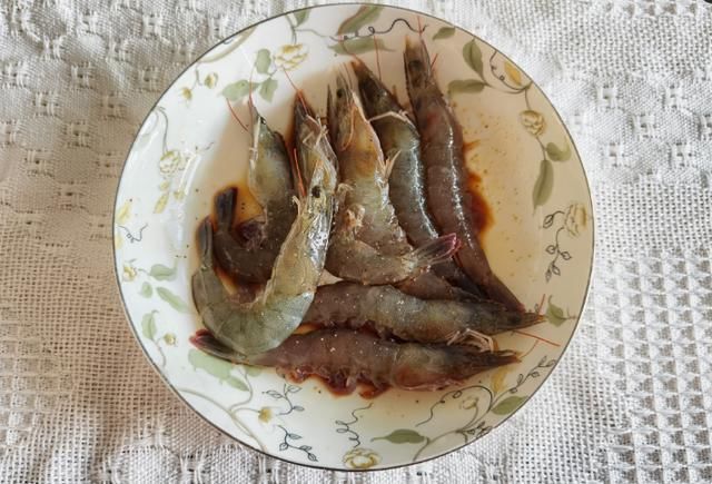 心脑血管|自制家庭版的烤虾，香脆鲜美，一个烤箱就搞定了，家人都爱吃