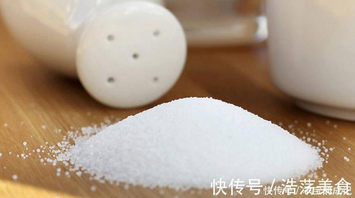 做清蒸鱼,谨记“2不放”,鱼肉蒸好不柴不腥,又鲜又嫩又香