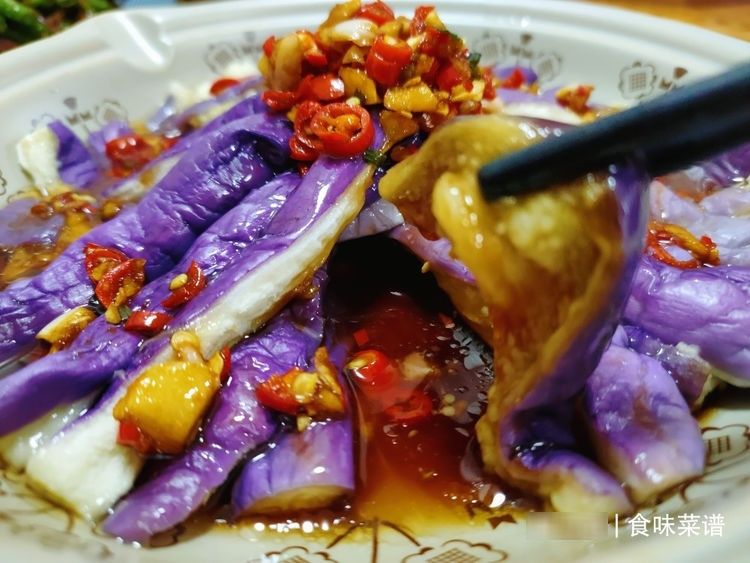 清蒸|蒸茄子，直接蒸不好吃！多做1个步骤，茄子不发黑，更鲜嫩更入味
