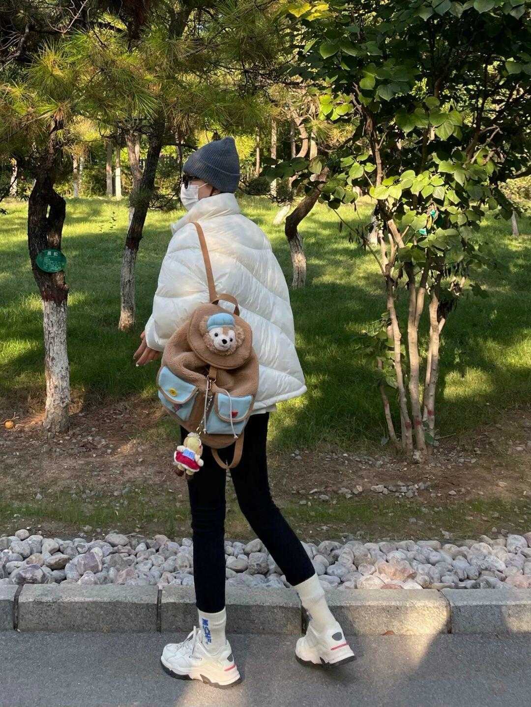 减龄 冬天造型不全是沉闷的!学会“上浅下深”的穿法,明艳又减龄