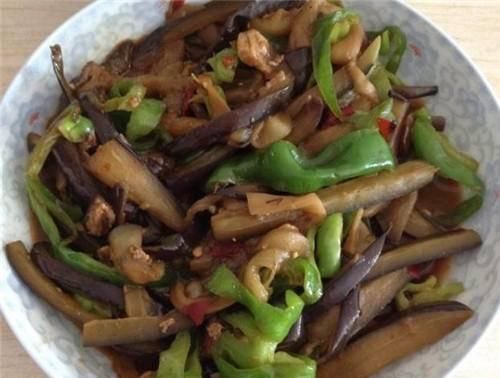 它是皱纹的“克星”，和辣椒炒，皮肤如剥壳鸡蛋，防止脂肪堆积