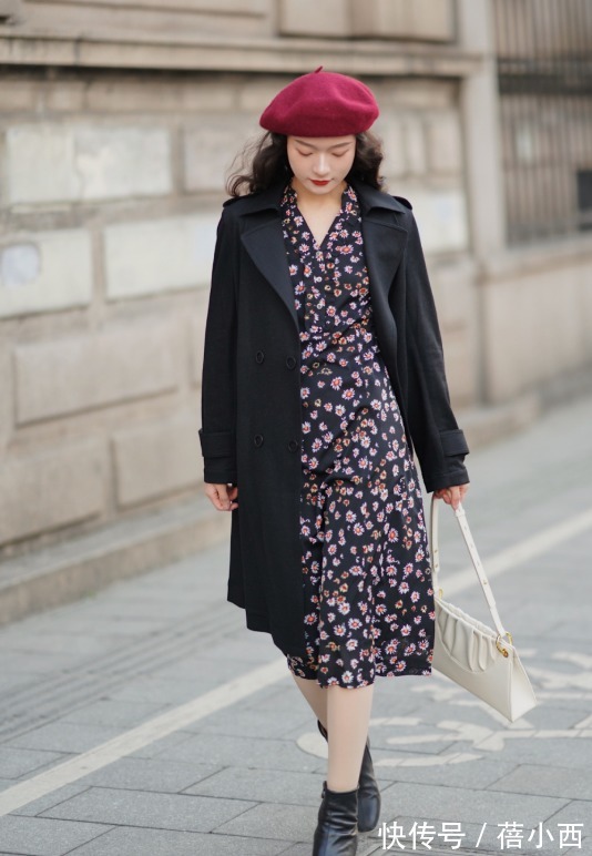 博主|大衣里面配什么才时髦?建议试试“大衣+连衣裙”,简约又撩人
