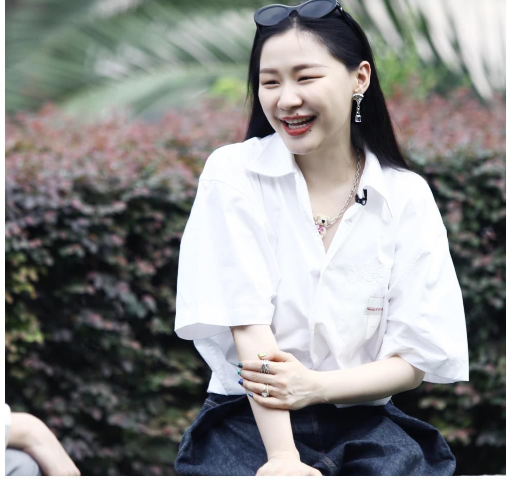 被黃渤打0分，被徐崢犀利點(diǎn)評(píng)，金靖新作引爭(zhēng)議卻有網(wǎng)友鳴不平