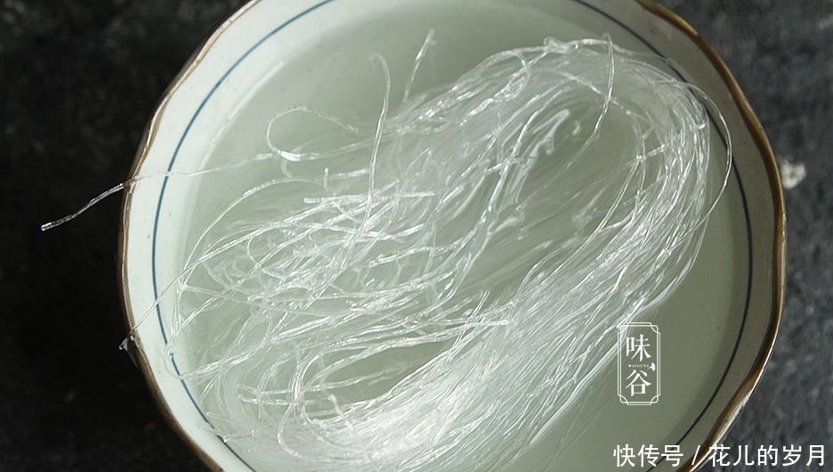 这海鲜春天最鲜嫩,和粉丝一起蒸,原汁原味又不失营养,老少都爱