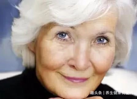 高血脂|寿命短的女人，手上会发出3种信号，若一个不占，说明你还算健康