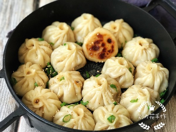 包子经常干瘪发硬，这样做包子，鲜香软嫩汁水多，全家人都爱吃