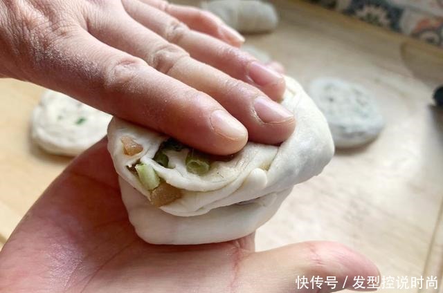  天冷，早餐女儿就爱这一口，外酥里软，一咬掉渣，顶饱又抗饿