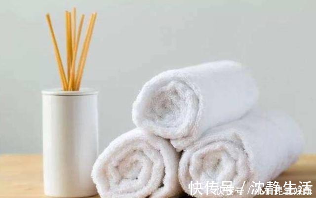 白醋和洗衣液混合真厉害，解决了家家户户的难题，回家试试