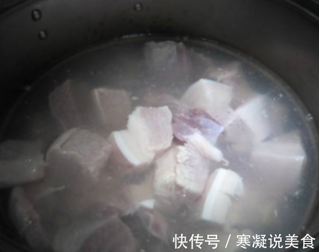 秋冬季节，桌上有了此菜，开胃又下饭，次次光盘，孩子天天缠着要