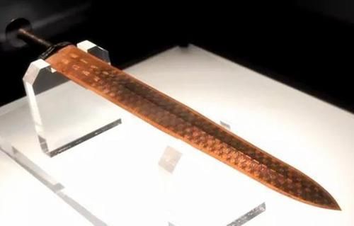 都知道越王勾践剑非常有名,但是,出土之后的谜团至今仍争论不休