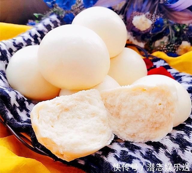 蒸馒头时，不要只加酵母，面里加这两样，馒头又白又软又香