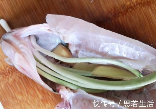 要点|做清蒸鲈鱼,学会“2不用3要点”,鱼肉更鲜嫩,不老柴不腥气
