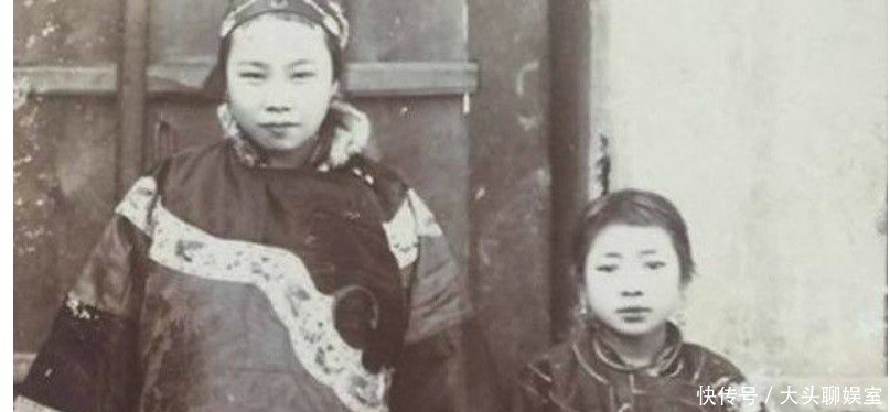 老照片|晚清真实老照片:老爷和1妻6妾合影,大户人家的胡娘气质高贵