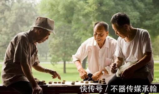 退休|老人退休之后,即使再无聊也不要进这三个圈子,伤身又伤心