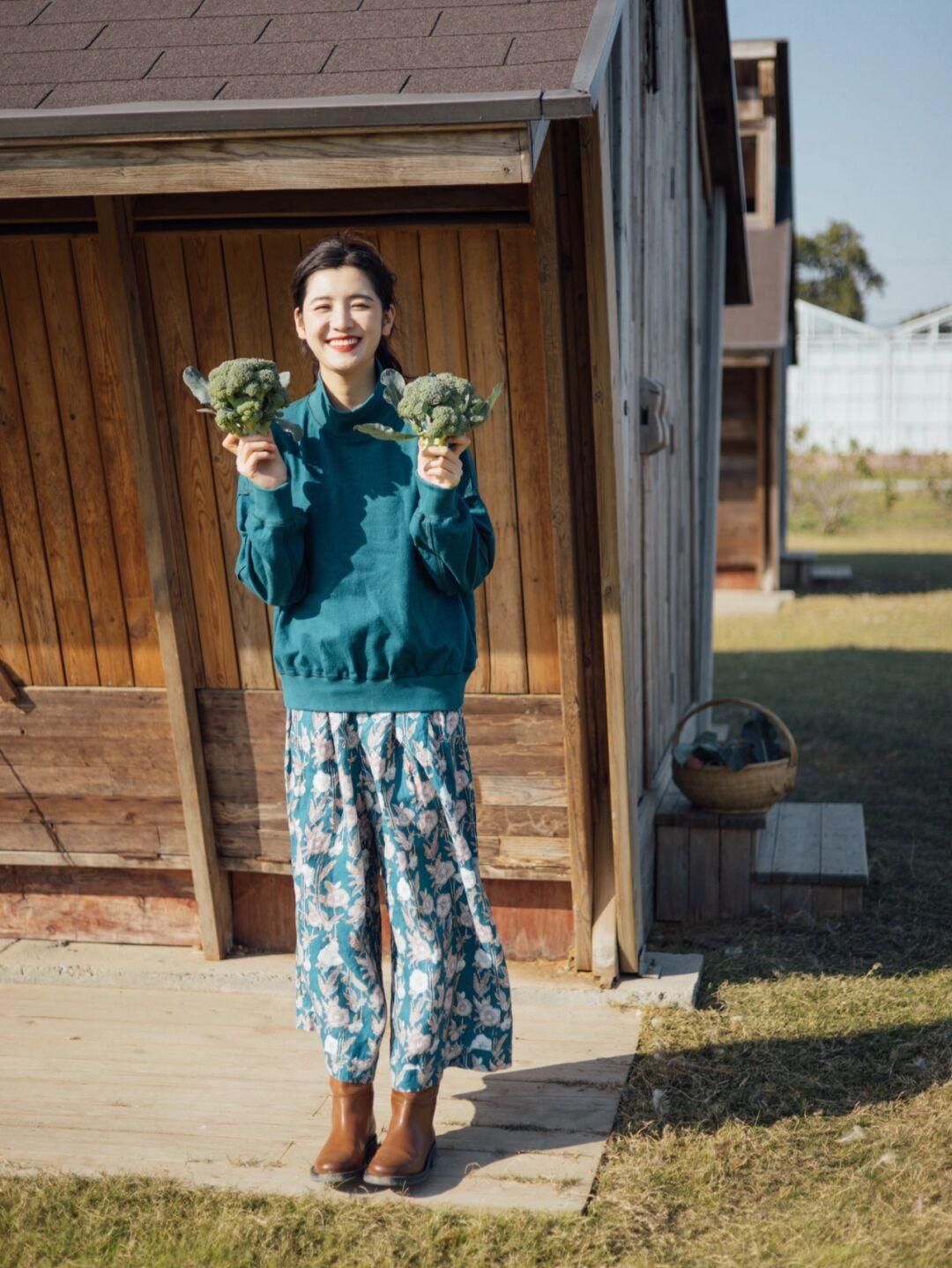 包容性|衣服好看不全看身材，选款很重要，这些“毛衣”looks分享给你