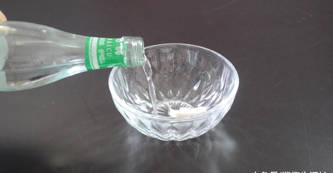 烦恼|用蜡烛在电水壶上擦一擦太实用了, 解决了很多人的烦恼, 赶紧试试