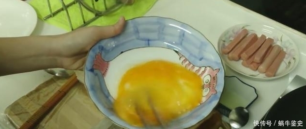 简单|早餐还是豆浆油条包子?教你一招做香肠卷,简单快捷又好吃!