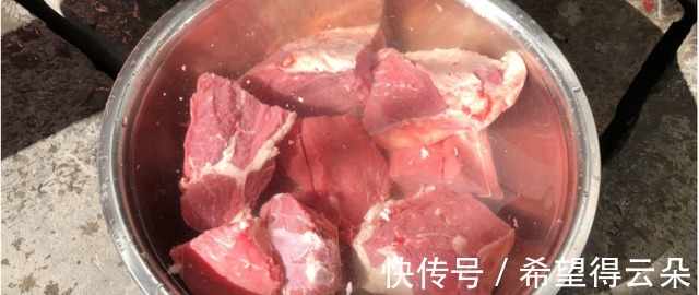 在家做酱牛肉,只需4样配料,牛肉味道香缩水少,能拿去卖了!