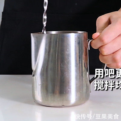 黑芝麻宝藏茶的做法，「暴小兔茶饮」免费热饮教程