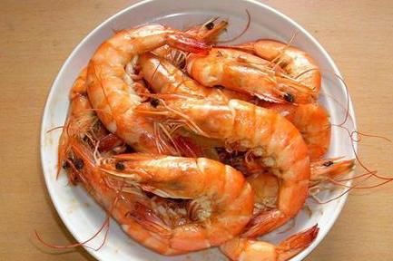 白水煮虾，放食盐还是白醋？大厨：都不对，这样做虾肉鲜嫩无腥味