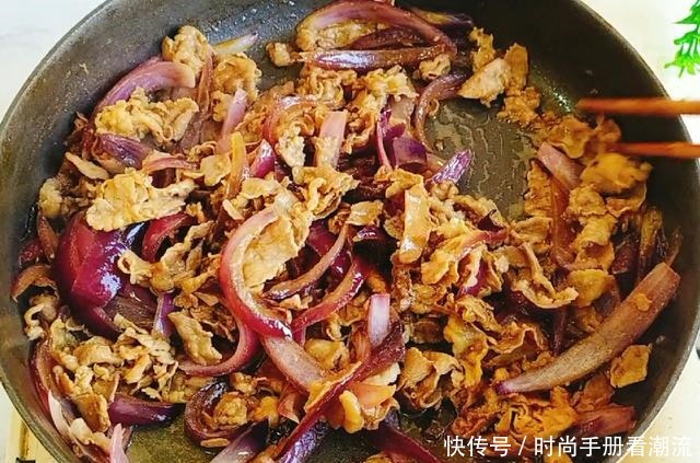 秋天牛肉这样吃,不油不腻,好吃下饭,汤汁都不剩一滴,太香了