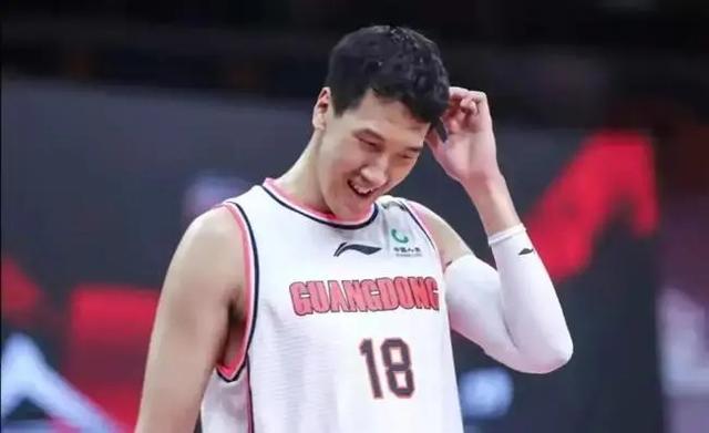 广东队|掉出联盟前五揪出最菜1人,频拖易建联后腿,22岁神射手恐遭弃用
