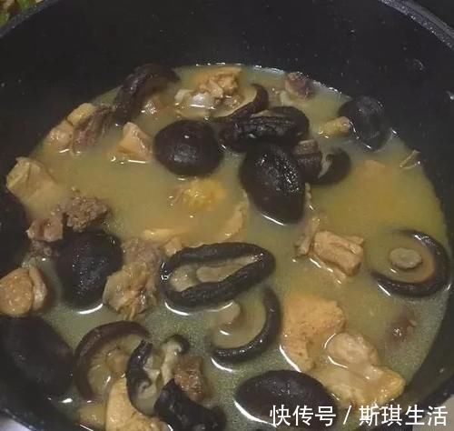 香味|清炖鸡汤,牢记“多放1干4不放”的诀窍,鸡香味浓郁,无腥味!