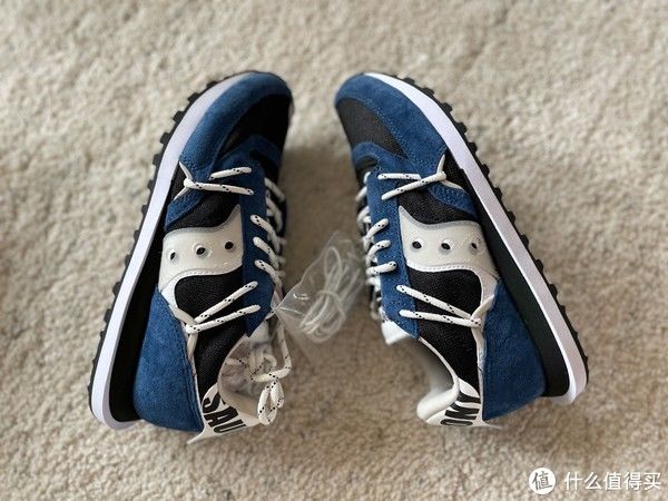 鞋带|Sneaker 篇一百二十二：Saucony Jazz Court RFG环保鞋与其他两双鞋开箱