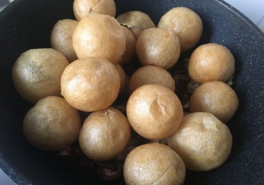 香菇跟它真是绝配，嫩滑多汁，五块钱一大盘，比大鱼大肉还香