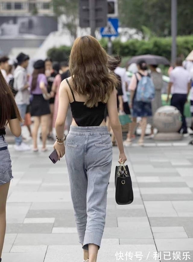 搭配 柔美多姿的打底裤美女,时尚休闲又百搭,舒适清爽