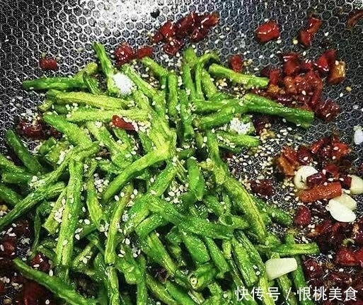 干煸豆角:家庭版的做法,又快又好吃,几分钟搞定的美食~