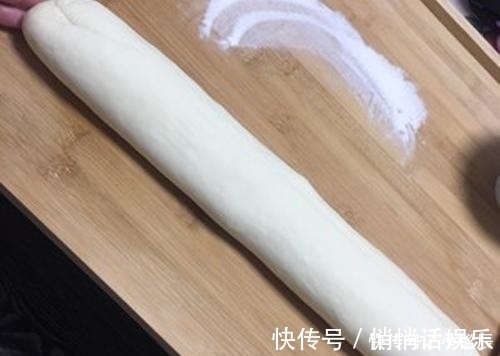 一斤面，一斤水，一碗芝麻，不用烤箱，不揉面，大人小孩都爱吃