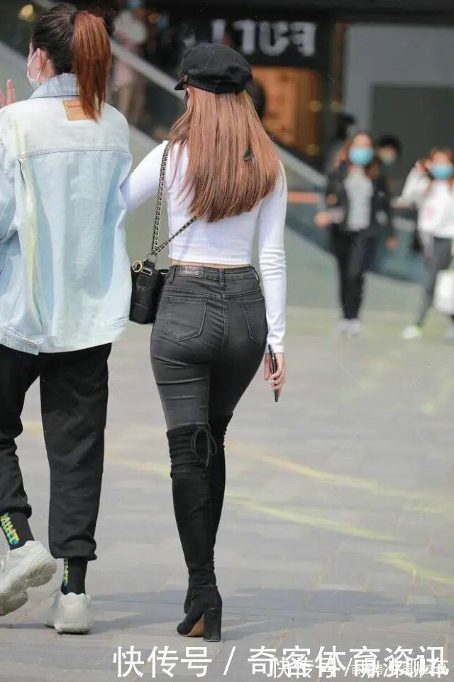 高跟鞋 今夏“火”了一套新穿搭,牛仔裤+筒靴,怎么看都很时髦!