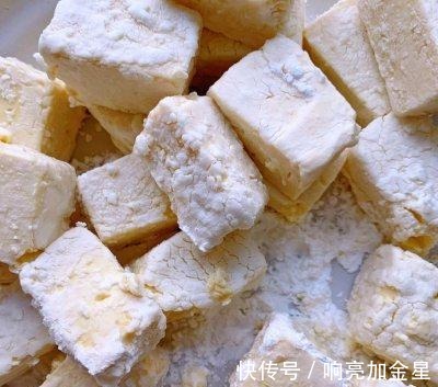 浇汁豆腐|香辣浇汁豆腐,外脆里嫩,酱香浓郁!