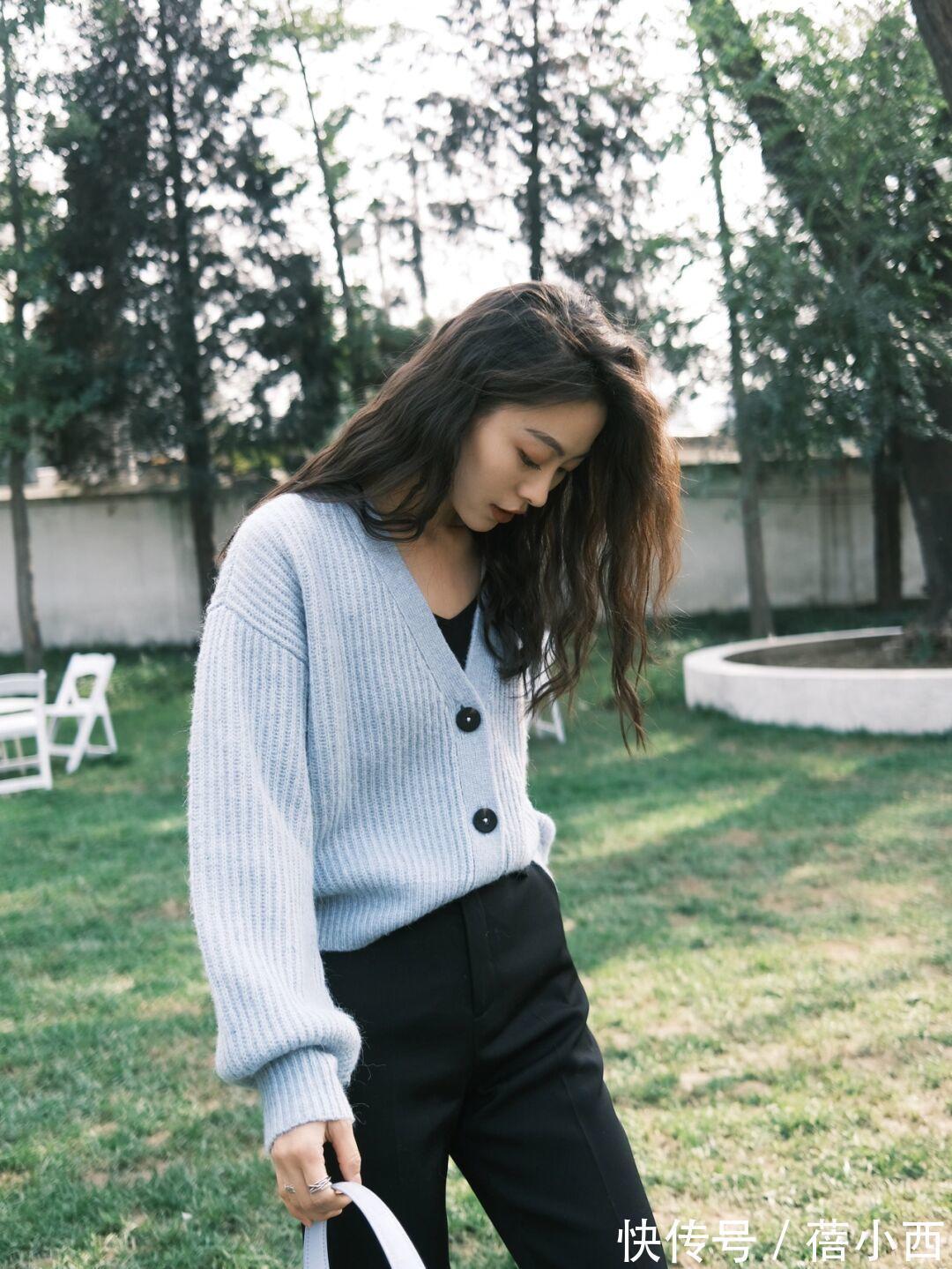 半身裙 优雅女人都会穿“毛衣开衫”,看她们就知道了,骨子里透着高级感