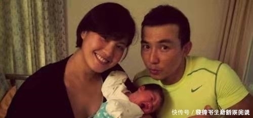 家长|美国33岁“巨婴”火了,用奶嘴穿纸尿裤,每天等着妈妈喂饭