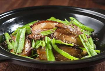 纸锅螺蛳鸭|美食推荐：大漠生烤羊腿、纸锅螺蛳鸭、烧椒扣肉制作方法