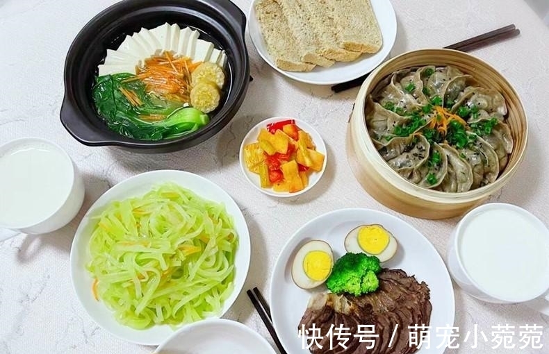 莴苣|山东母女二人的晚餐，在朋友圈火了，网友：这也太馋人了，求蹭饭