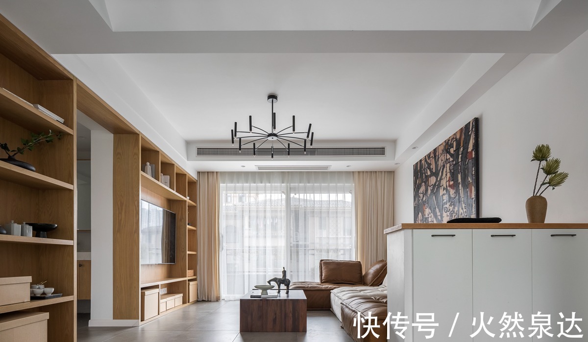 书墙|200㎡原木自然风，餐岛一体+超大书墙，住着温馨的一家四口