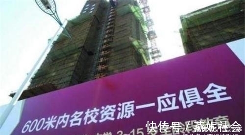 房价|手握40万现金,在市里付首付,还是回农村盖别墅?未来谁更吃香?