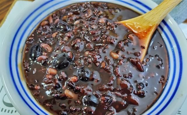 黑豆|贫血最怕这食材,这样做每天喝一碗,补血养颜气色好,女人要常喝