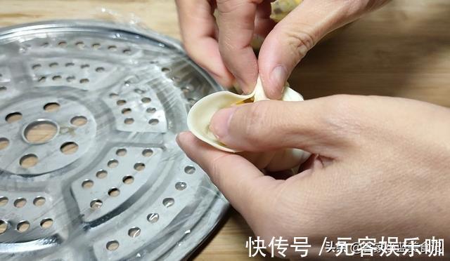 玉米|粤式早茶必点玉米饼,在家做每个才3毛钱,比包饺子简单又超好吃