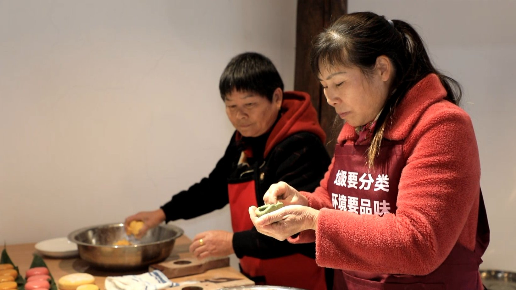 鸬鸟镇|大寒一到年味浓 余杭村民制作鳌鱼饼祈愿新年蒸蒸日上