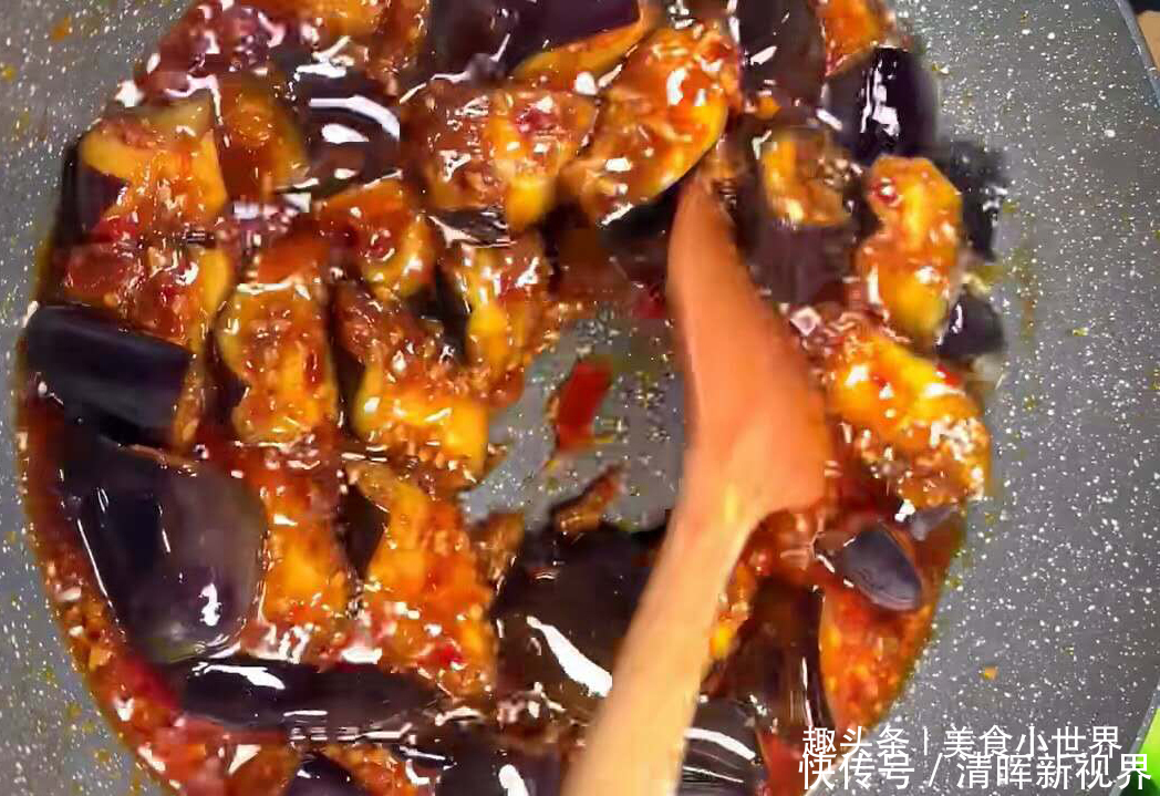  鲜香|不油炸的红烧茄子，一样的鲜香下饭，简单又营养，连吃3天都不够